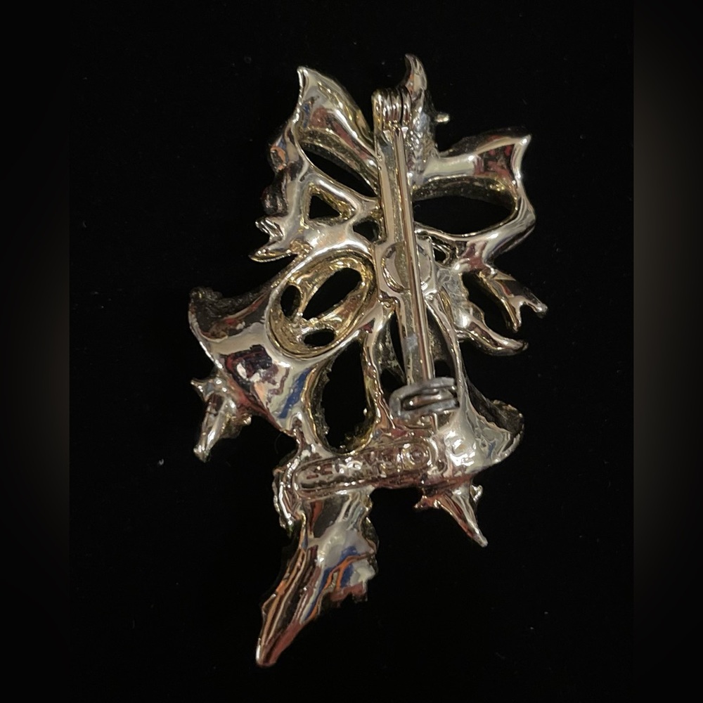 Vintage Gerry’s holly bell brooch - Picture 4 of 5